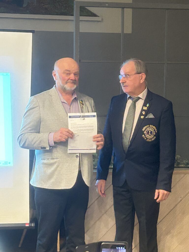 Jorma Volotinen sai kunniakirjan 10-vuotisjäsenyydestä ja palasi samalla klubin jäseneksi pienen tauon jälkeen.